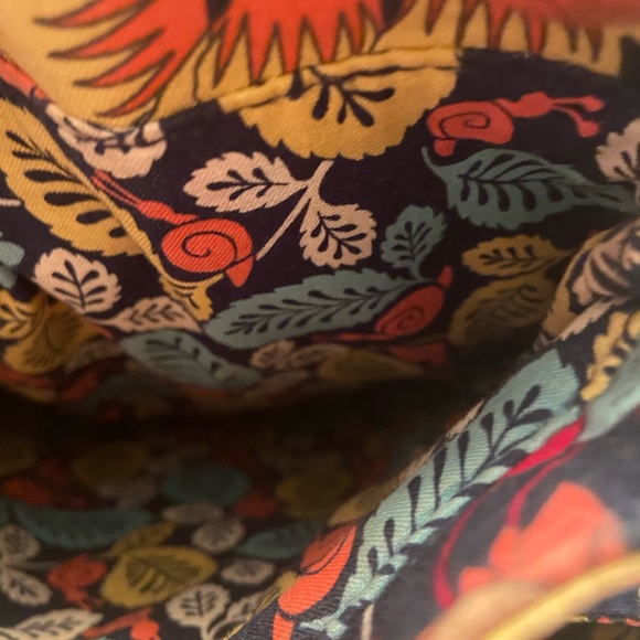 Vera Bradley retired print crossbody bag in EUC. - Picture 4 of 8